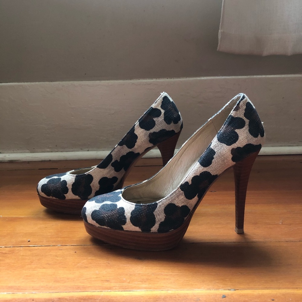 Stuart Weitzman Leopard Heels size 6